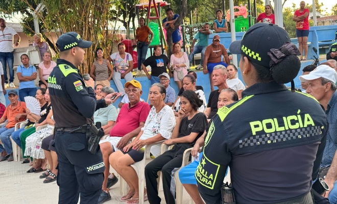 la comunidad, lus uniformados, un solo corazon y mucho amor