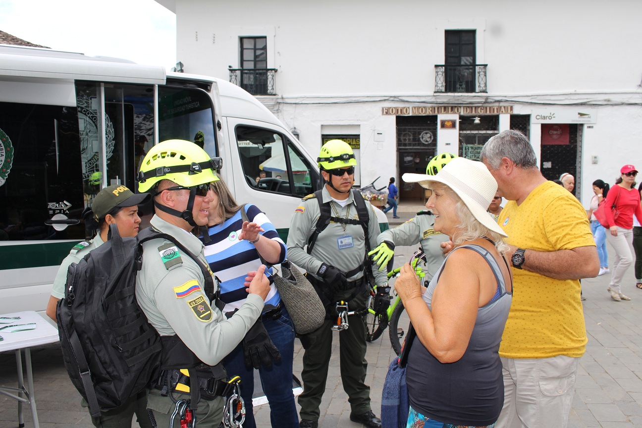 Unidad móvil en el parque caldas