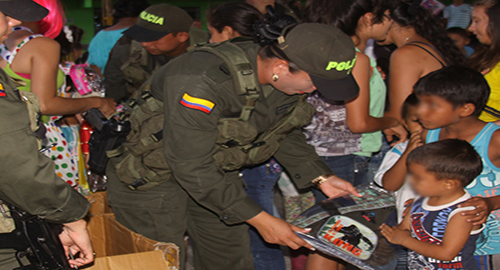 061114-entrega-kit-niños-meta